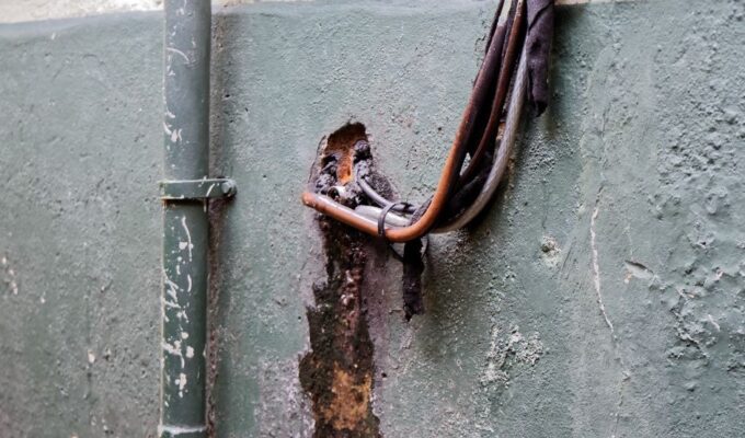 Những sự cố phổ biến trong việc sơn ngoại thất: Nguyên nhân và biện pháp khắc phục.