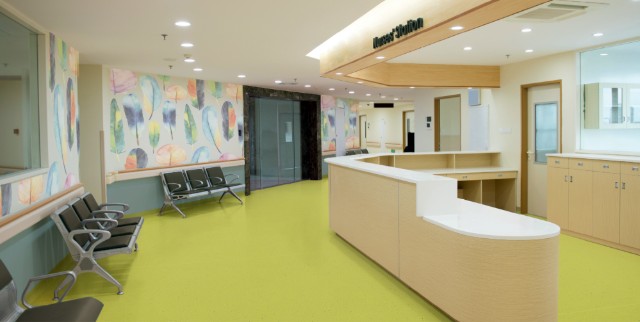 Sơn tường màu vàng nhạt cho khu hành chính